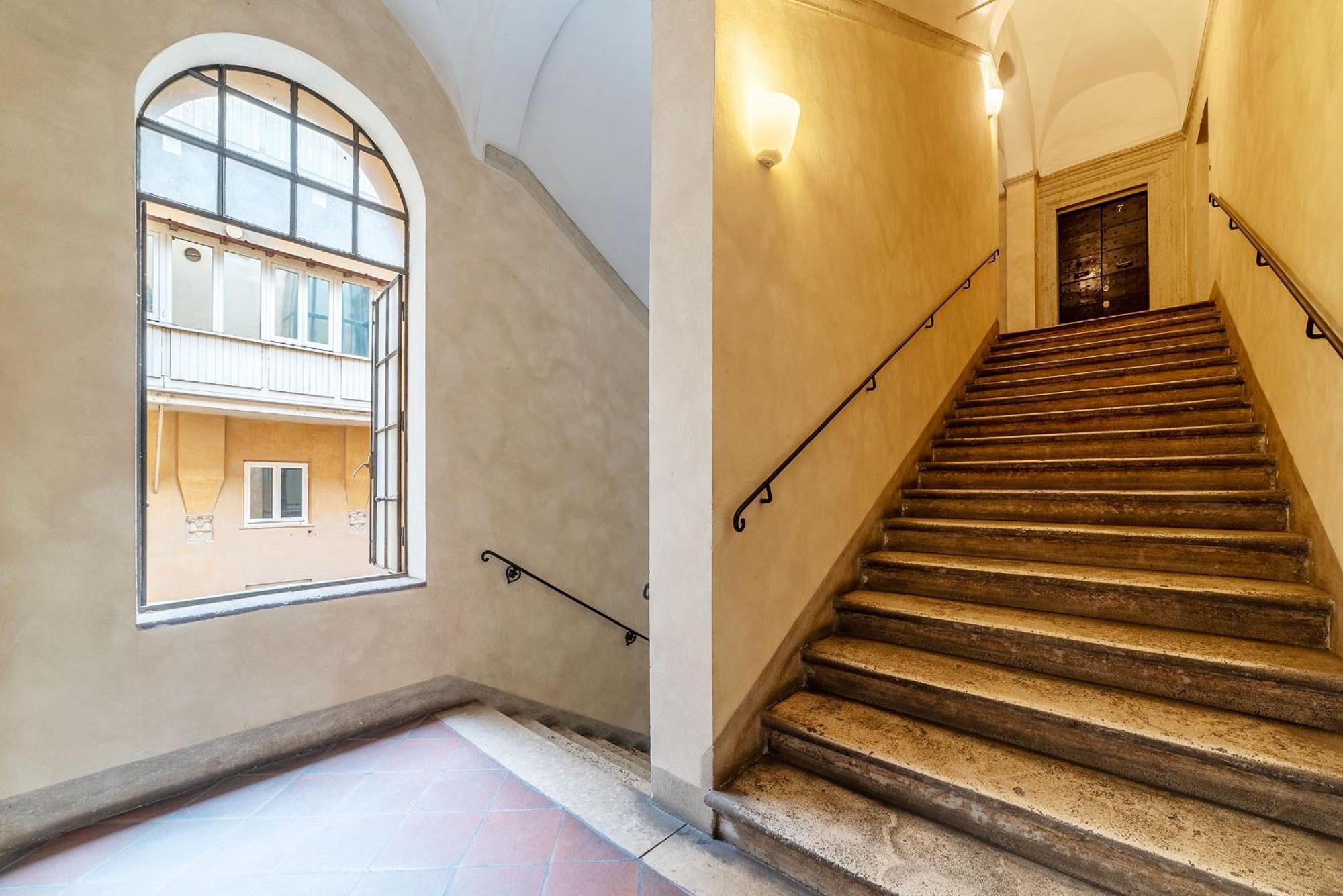 Piazza Navona Penthouse Apartment Rom